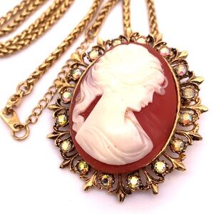 18kGP chain  Gold and Cream Cameo Pendant Necklace